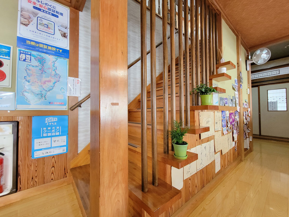 番上屋 2Fに続く階段